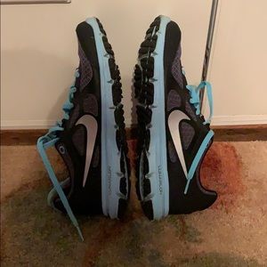 Girls Nike lunarforever tennis shoes